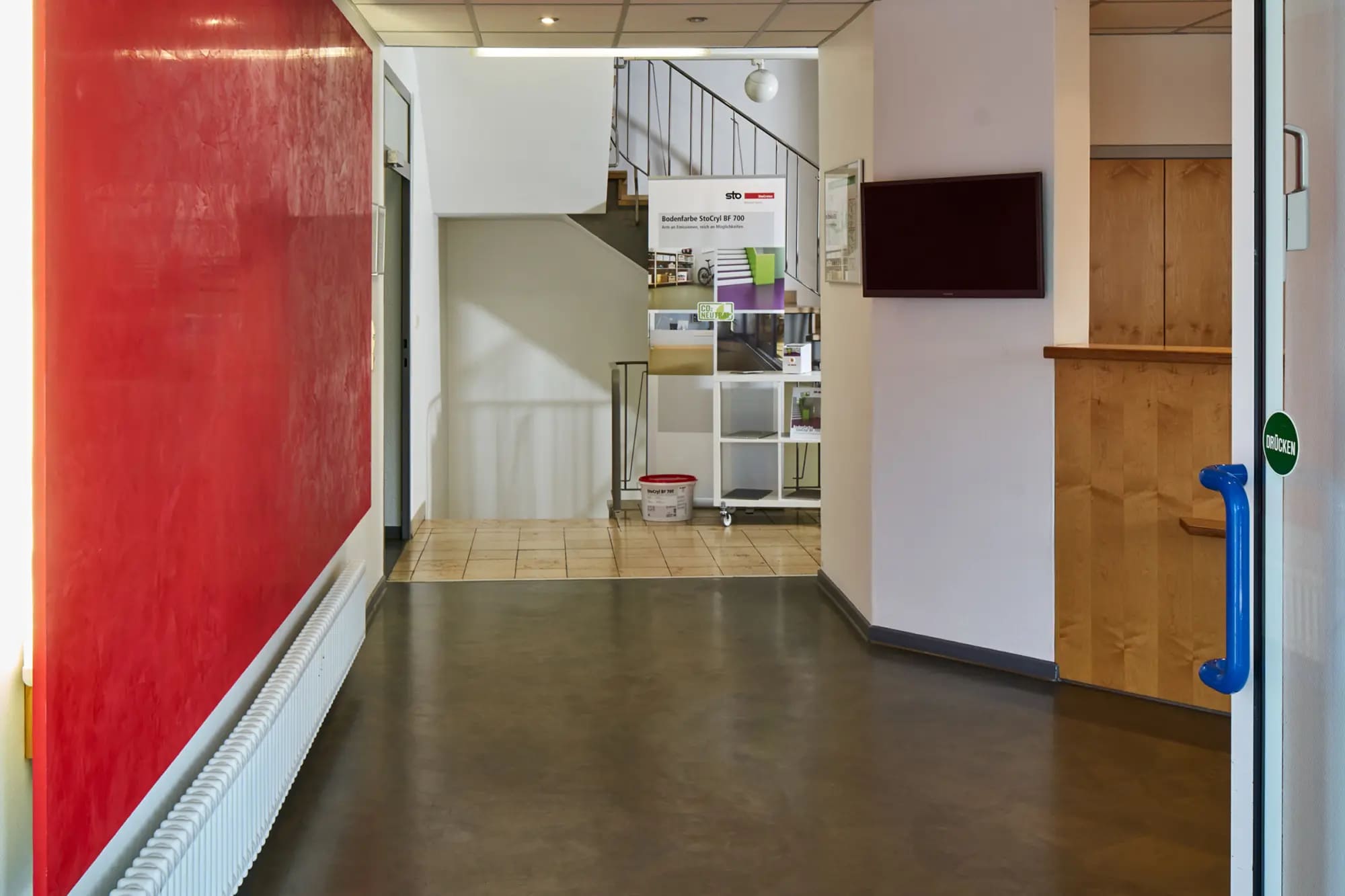 44154_2400_1600_W2000xH0