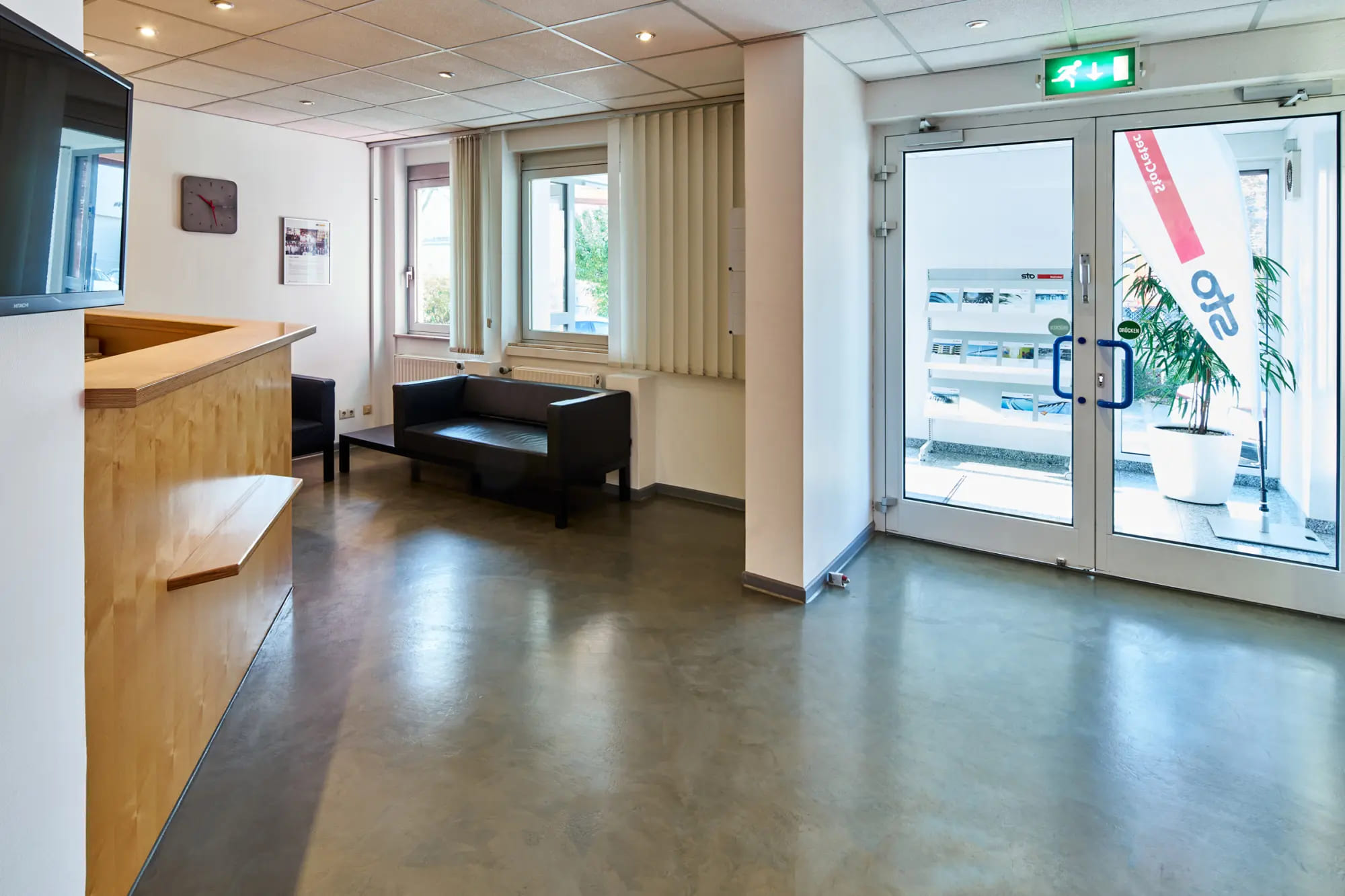 44158_2400_1600_W2000xH0