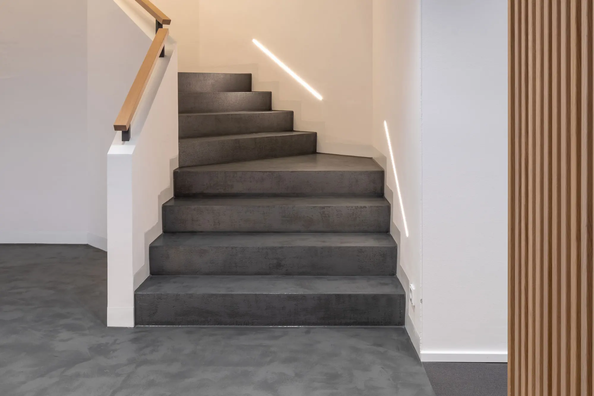 47186_2400_1600_W2000xH0