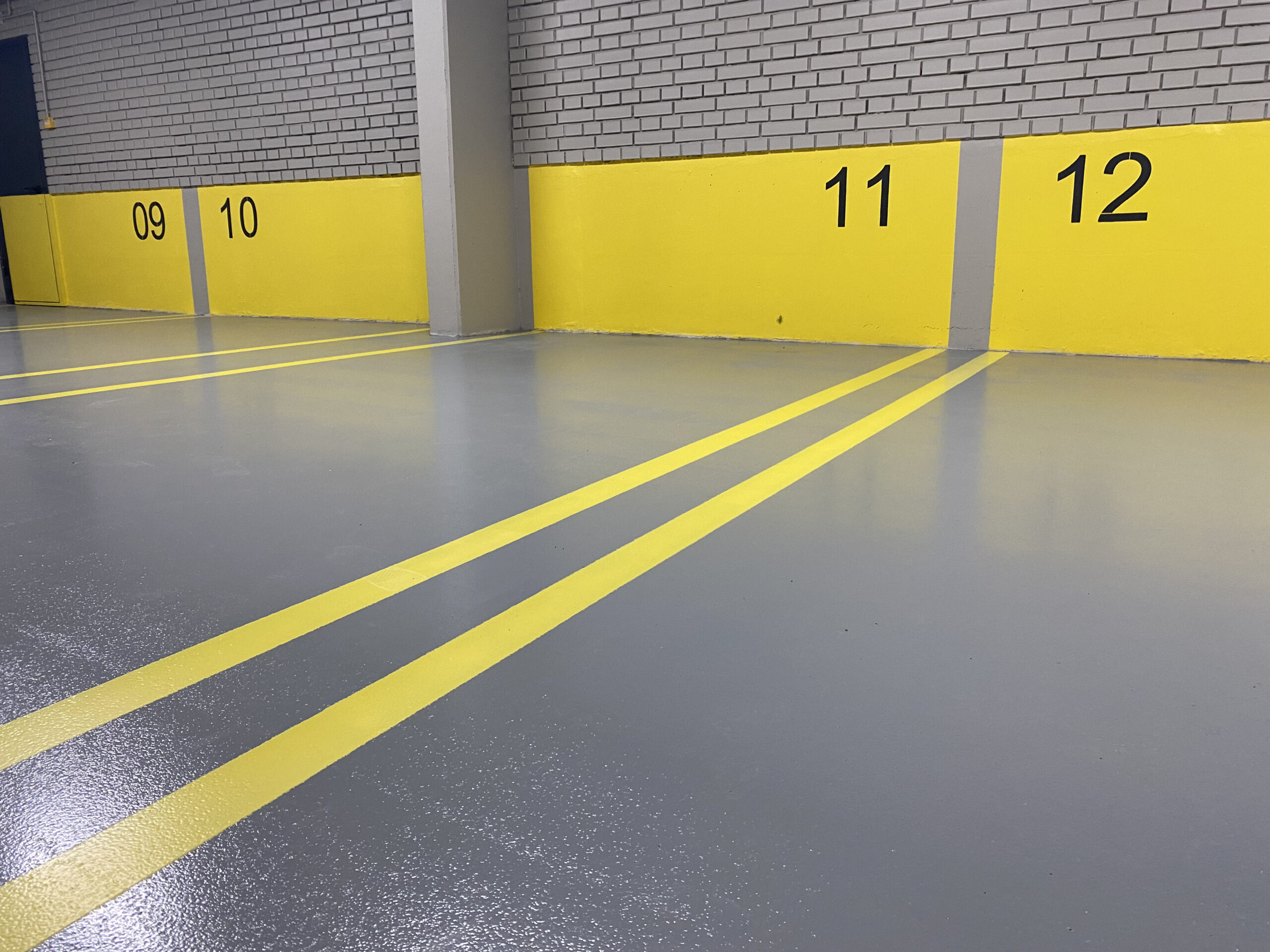 Епоксидка на паркінгу вулиця Карманського Львів